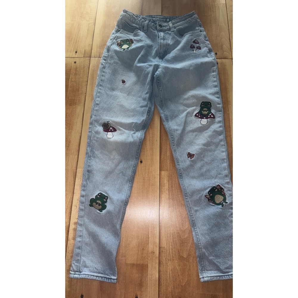 HT Womens Size 3 Embroidered Frog Mushroom Mom Jeans Light Wash Blue‎ High Rise